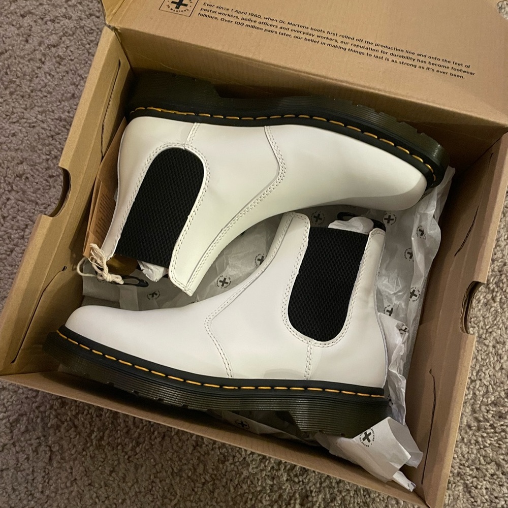 Doc Martens 2976 White Chelsea Boots